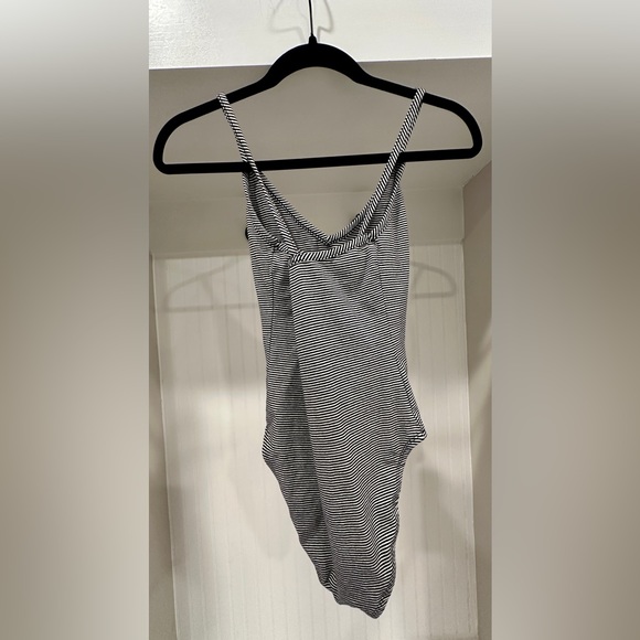 Forever 21 Bodysuit Bundle - 2 Black and White Bodysuits Size M, NWT and NWOT - Picture 7 of 10